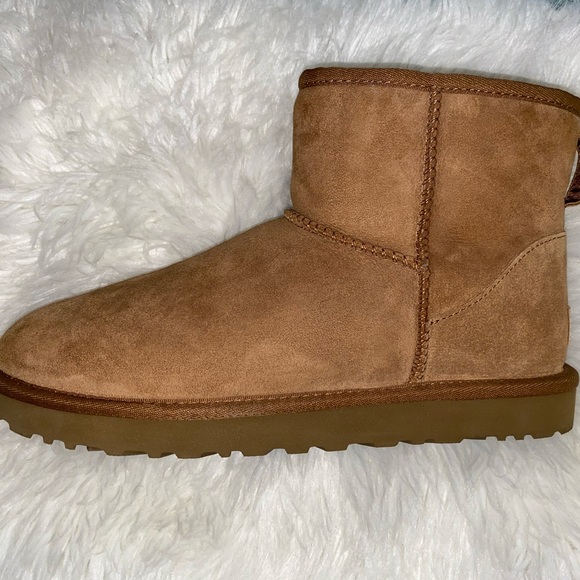Ugg Classic Mini II Boot in Chestnut Size 10 Women - Picture 4 of 14